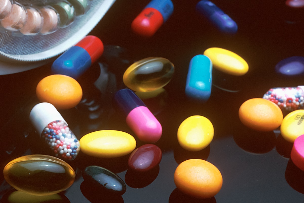 Supplement capsules and minerals